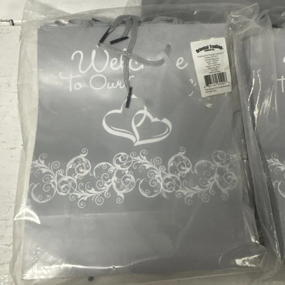 35 Silver Welcome To‎ Our WEDDING two Linked hearts 9